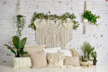 Kate Almohadas de piso de macramé Boho con fondo de plantas de primavera madre diseñado por Mandy Ringe Photography