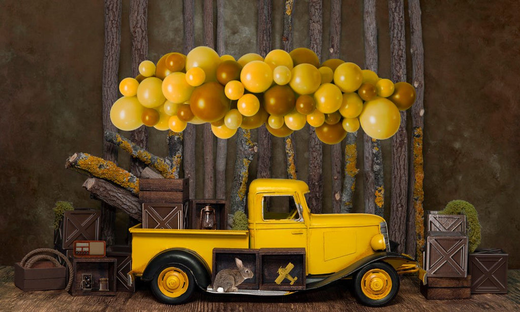 Kate Cake Smash Cumpleaños Globo amarillo Camión Telón de fondo diseñado por Mini MakeBelieve