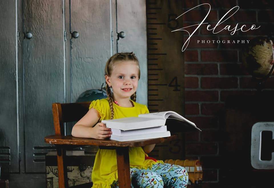 Kate Escuela Graduación Telón de fondo para fotografía diseñado por Erin Larkins