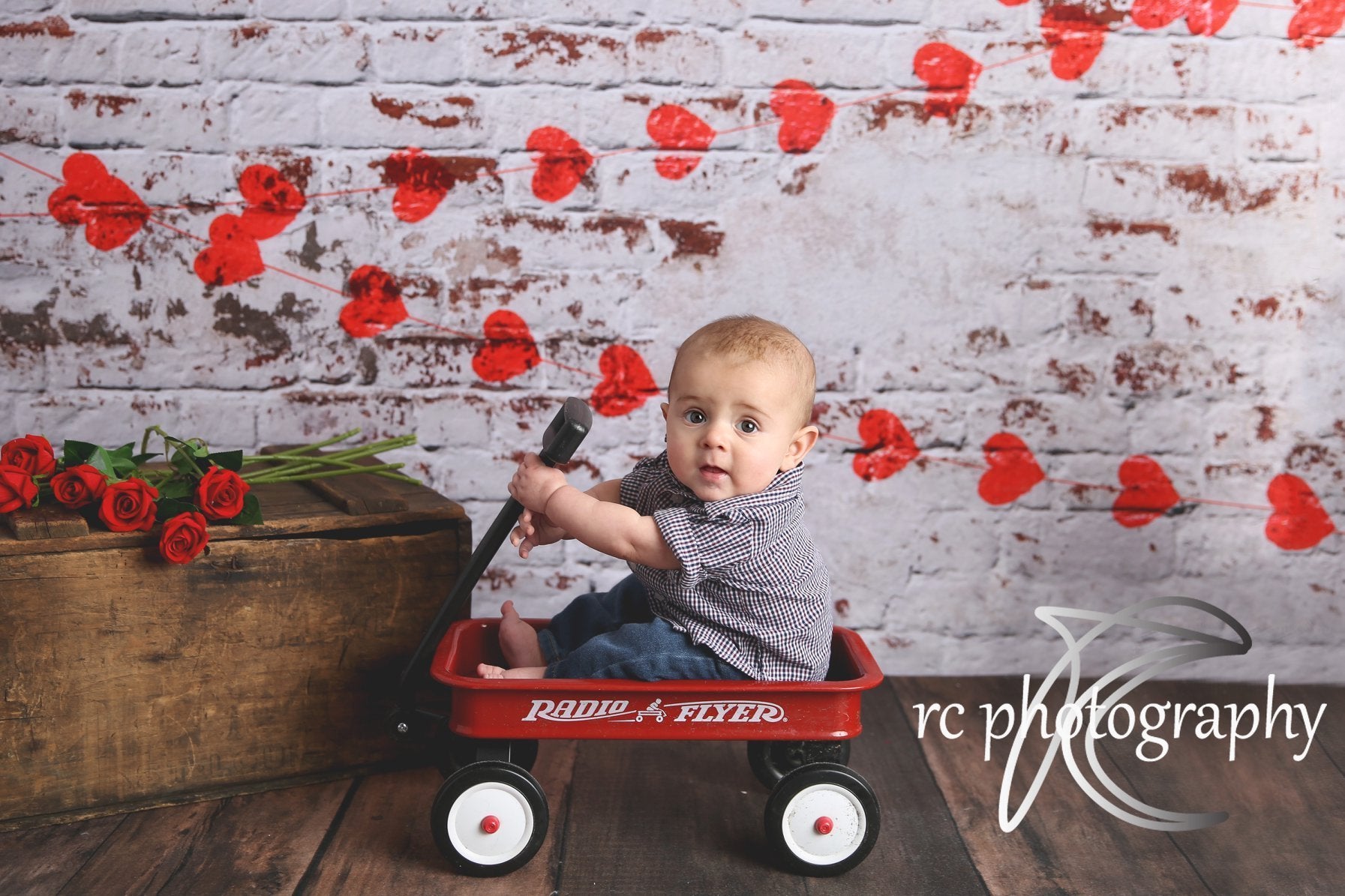 Cargar imagen en el visor de la galería, Kate Pared de ladrillo blanco con corazones rojos Fondo de San Valentín para fotografía diseñado por Jerry_Sina
