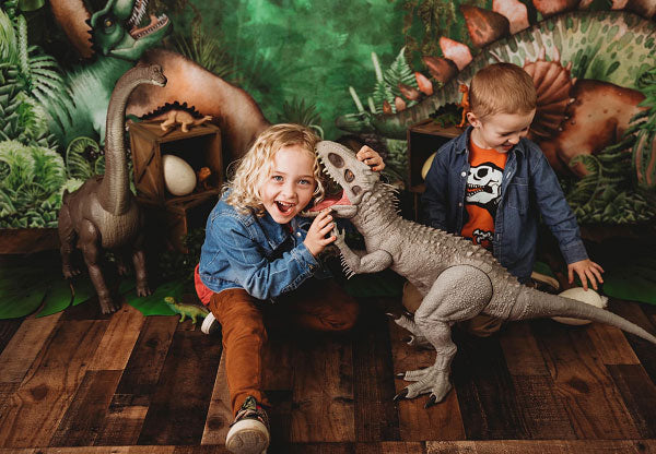 Kate Fondo de cumpleaños de dinosaurios de aventura en la selva diseñado por Mandy Ringe Photography