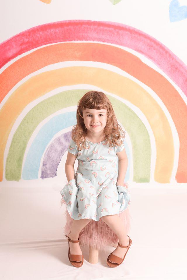 Kate Niños de cumpleaños de fondo de acuarela arcoíris diseñado por Mandy Ringe Photography
