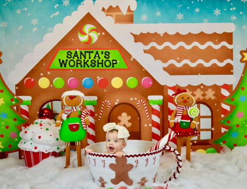 Kate Telón de fondo de Navidad nevado Gingerbread Town para niños diseñado por Leann West