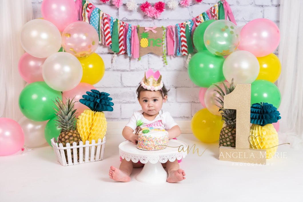 Kate Cake Smash Backdrop Piña Primer cumpleaños diseñado por Angela Marie Photography