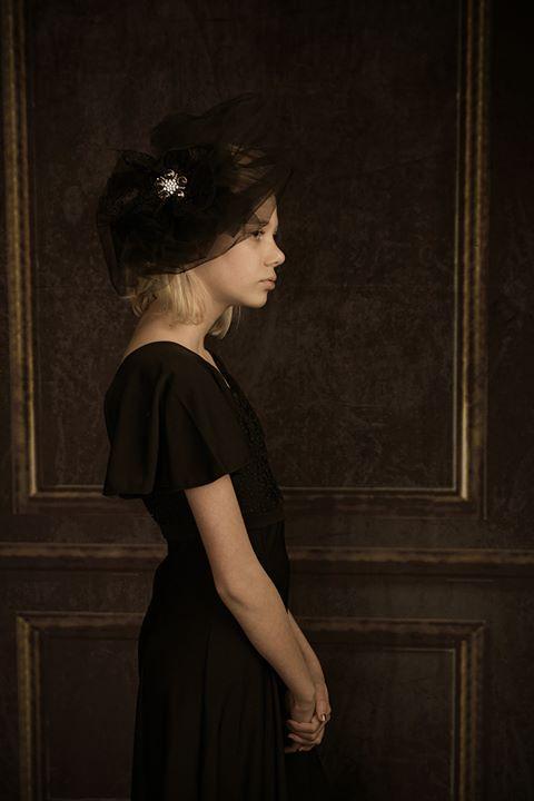 Katebackdrop：Kate Elegant Retro Black Wall door Backdrop
