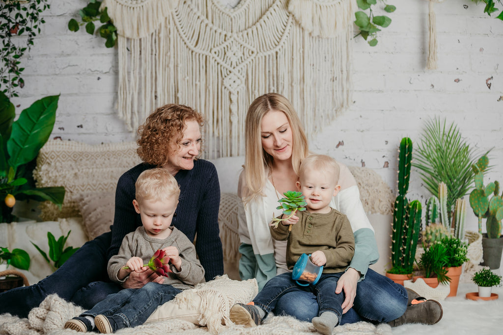 Kate Almohadas de piso de macramé Boho con fondo de plantas de primavera madre diseñado por Mandy Ringe Photography