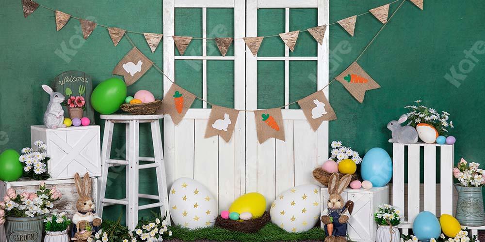 Kate Huevos de Pascua Conejito Puerta de madera blanca Fondo verde Diseñado por Emetselch