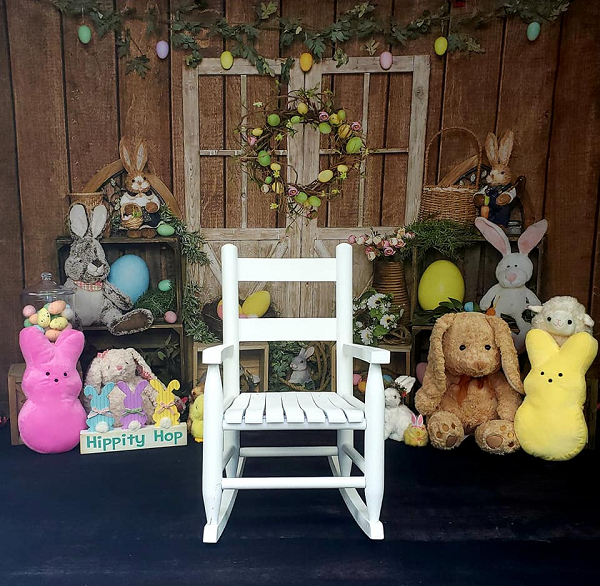 Kate Fondo de puerta de madera con huevo de conejito de Pascua diseñado por Emet Selch