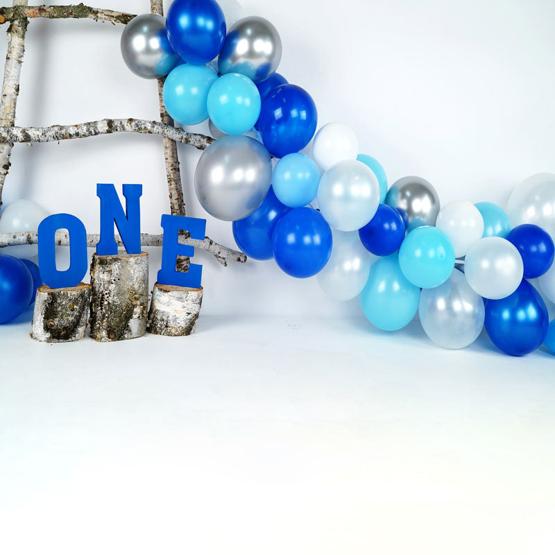 Kate Telón de fondo de primer cumpleaños de globos azul abedul diseñado por Arica Kirby