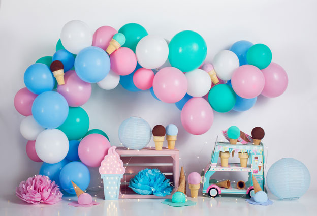 Cargar imagen en el visor de la galería, Kate Fondo de cumpleaños para niños con helado con globos para fotografía diseñado por Megan Leigh Photography