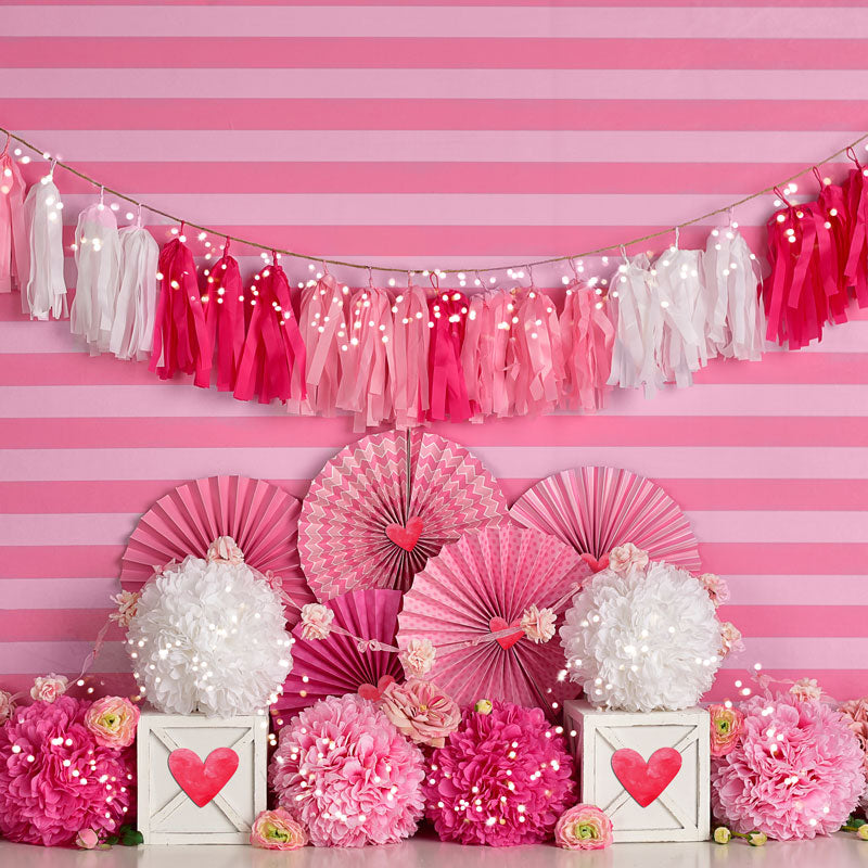 Kate día de San Valentín con el telón de fondo de corazones y rayas diseñado por Mandy Ringe Photography