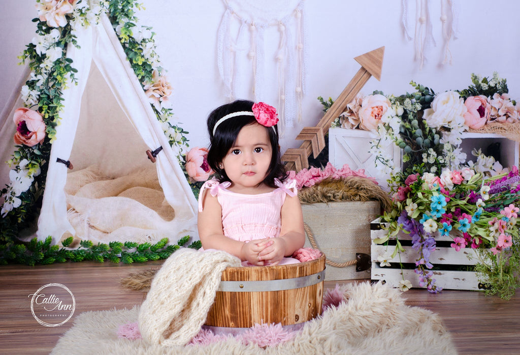 Kate Telón de fondo de primavera Boho Teepee diseñado por Megan Leigh Photography