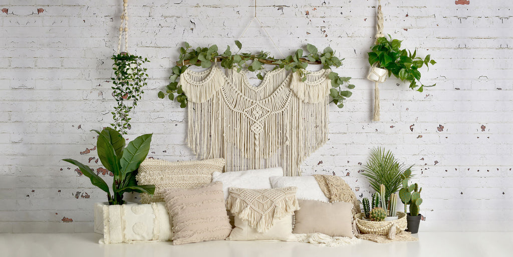 Kate Almohadas de piso de macramé Boho con fondo de plantas de primavera madre diseñado por Mandy Ringe Photography