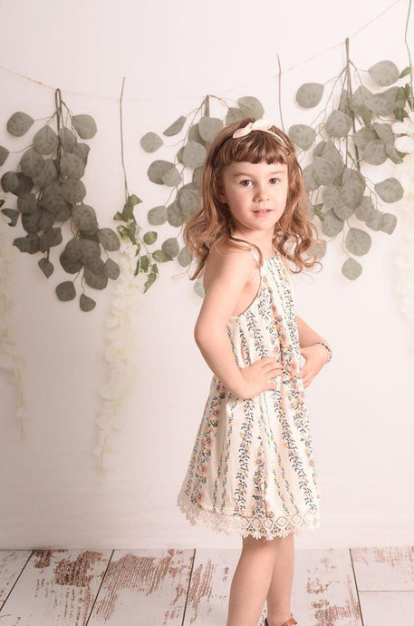 Kate Fondo de guirnalda de primavera diseñado por Keerstan Jessop