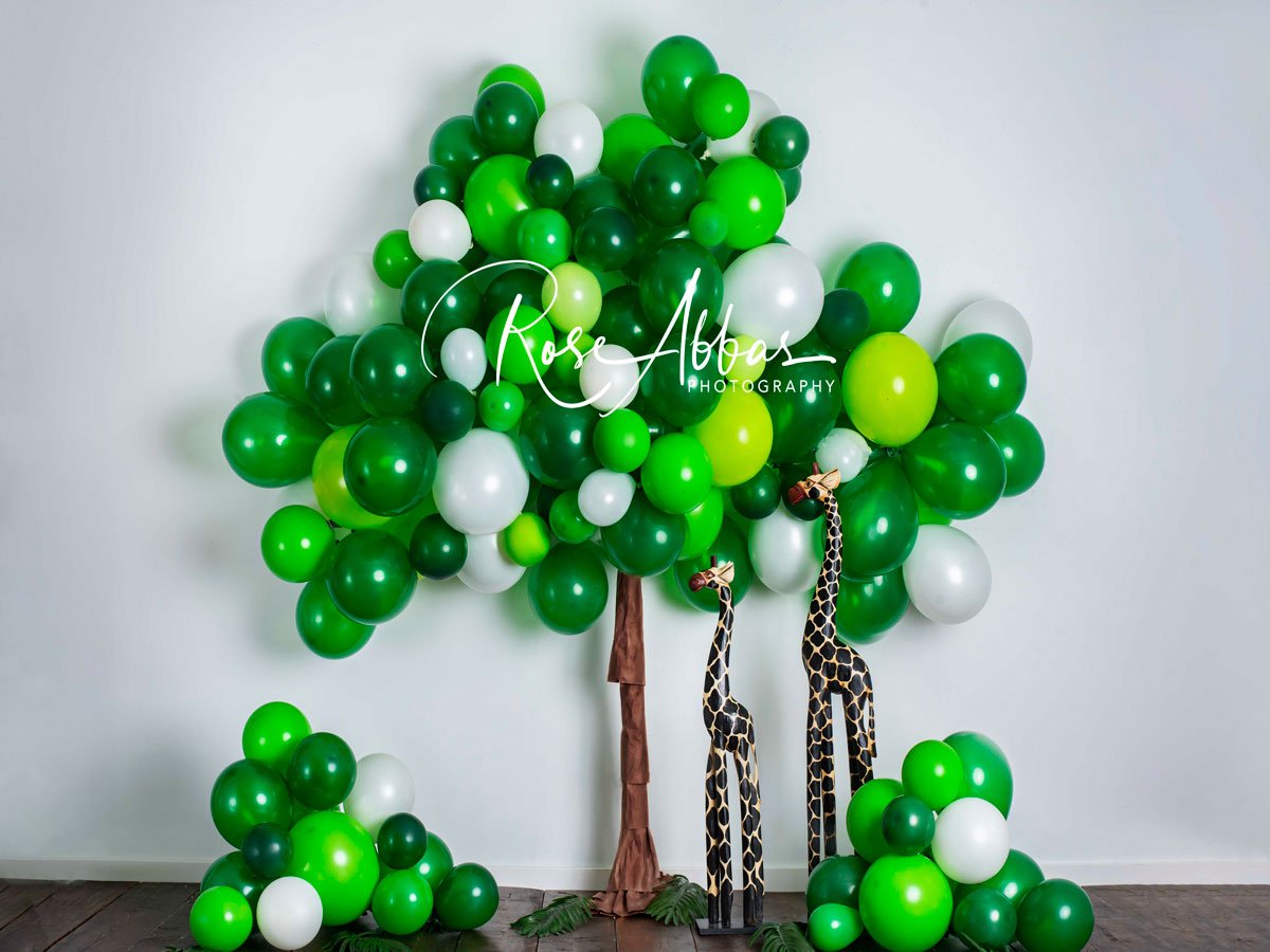 Kate Jirafa Globo verde Árbol Telón de fondo para fotografía diseñado por Rose Abbas
