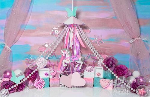 Kate Cake Smash Telón de fondo de carrusel rosa diseñado por Mini MakeBelieve
