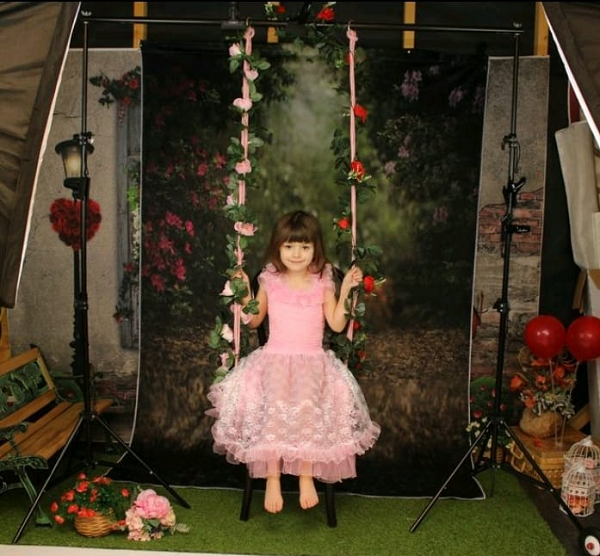 Kate Fondo de primavera cuadrado de jardín floral rosa Niño diseñado por Pine Park Collection