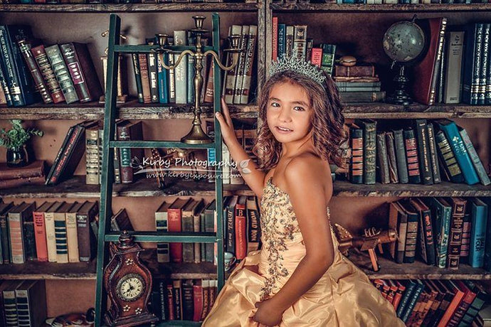 Kate Estante para libros De vuelta a la escuela Graduación Niños Telón de fondo para fotografía diseñado por Arica Kirby