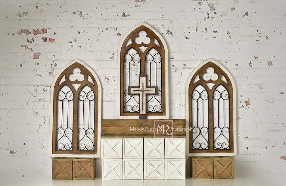 Kate Telón de fondo de boda rústico con ventanas de iglesia diseñado por Mandy Ringe Photography
