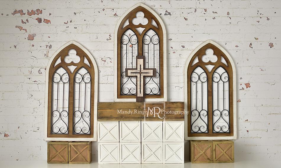 Kate Telón de fondo de boda rústico con ventanas de iglesia diseñado por Mandy Ringe Photography