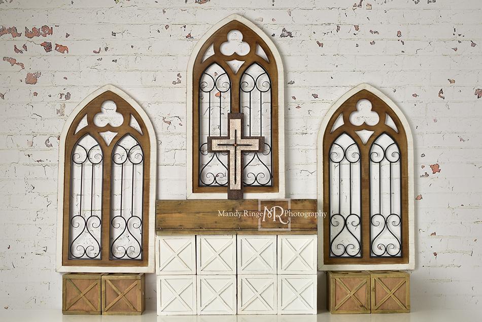 Kate Telón de fondo de boda rústico con ventanas de iglesia diseñado por Mandy Ringe Photography